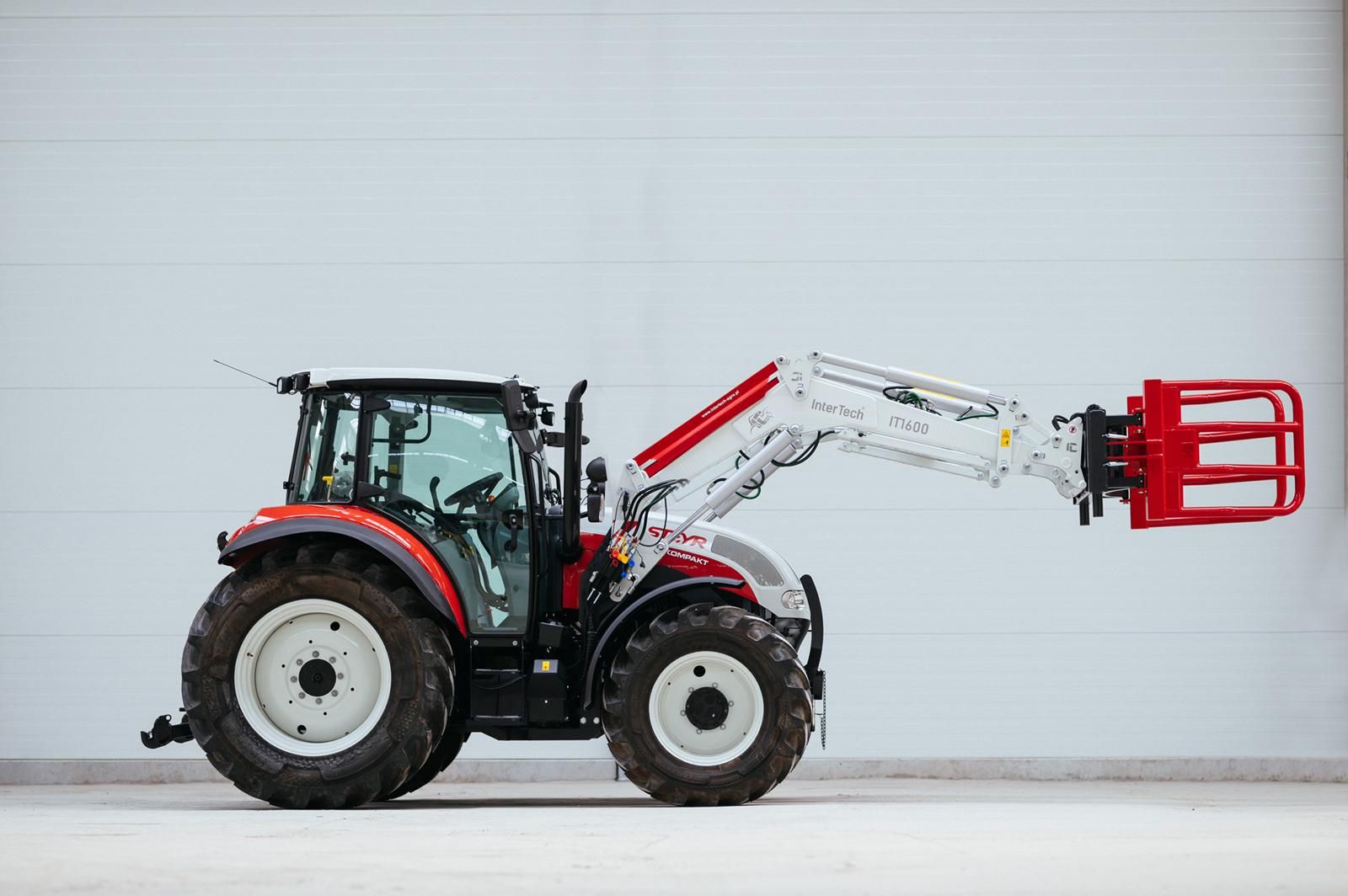 Intertech Frontlader Inter-Tech Lieferung frei Haus 2