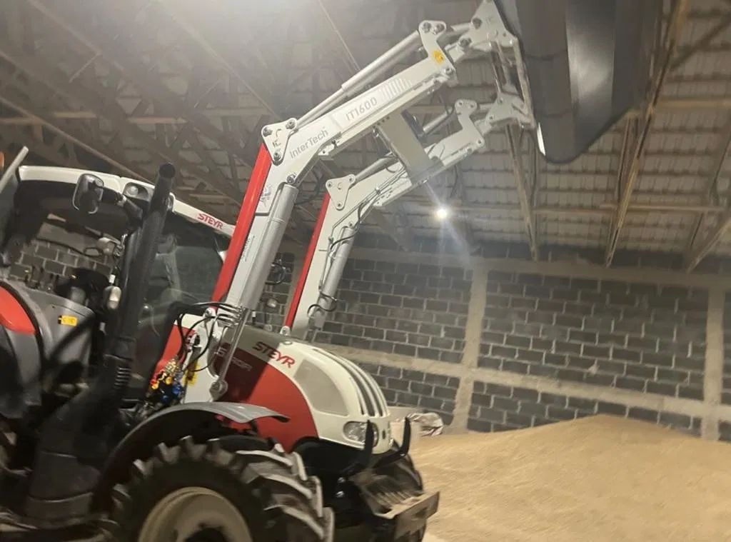 Intertech Frontlader fur alles schlepper/ Steyr. Claas, Fe 3