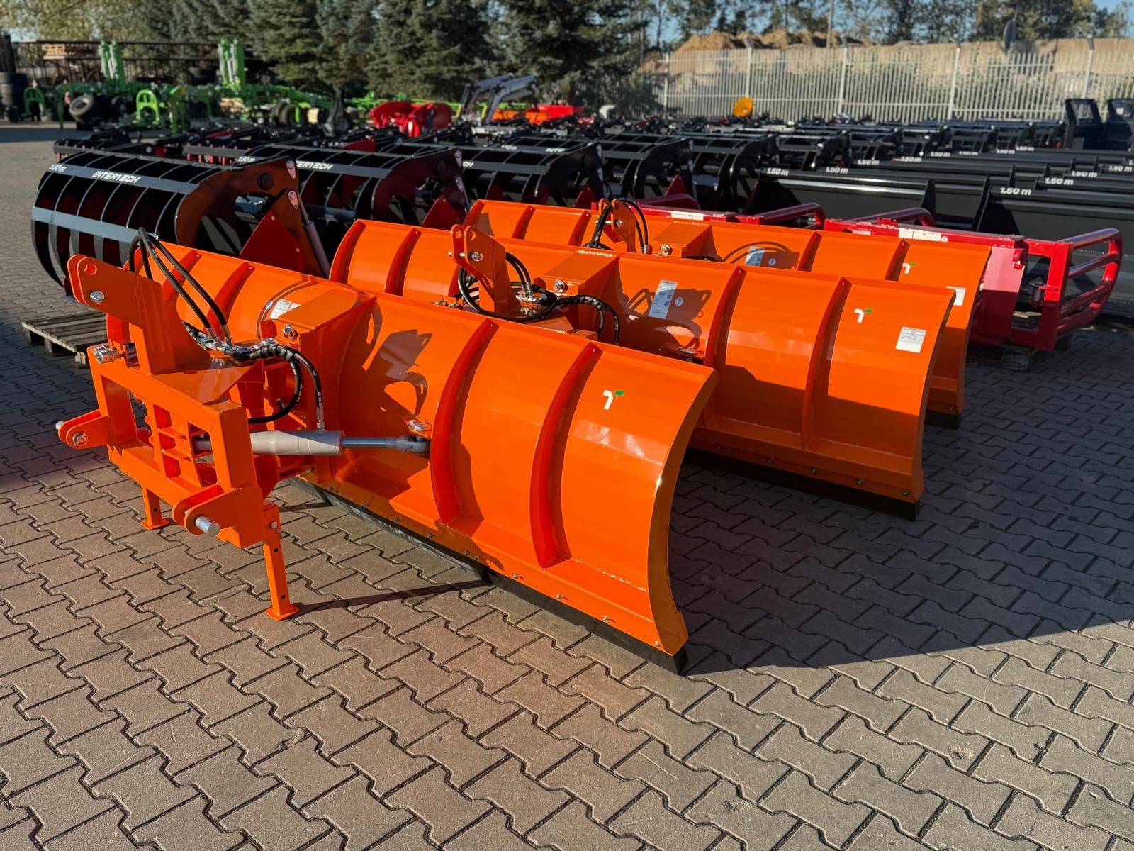 Intertech Schneschild. Schneepfluge, Streuer. Inter-Tech 1