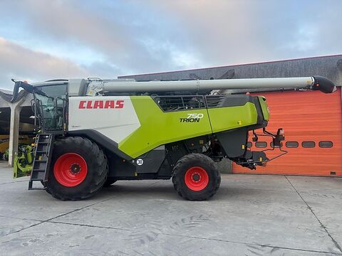 Claas TRION 750 2
