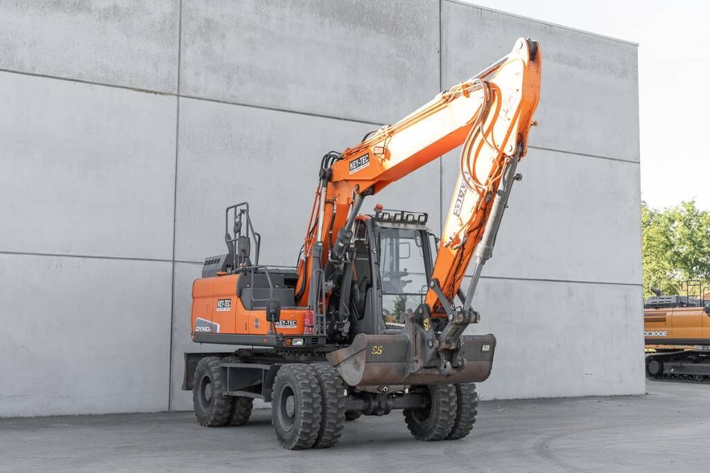 Doosan DX 140 W 3