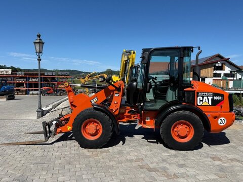 CAT 906 H2 mit Schaufel und Gabel