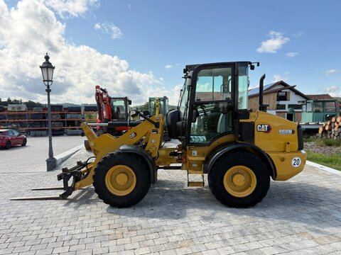 CAT 908 M mit Schaufel und Gabel