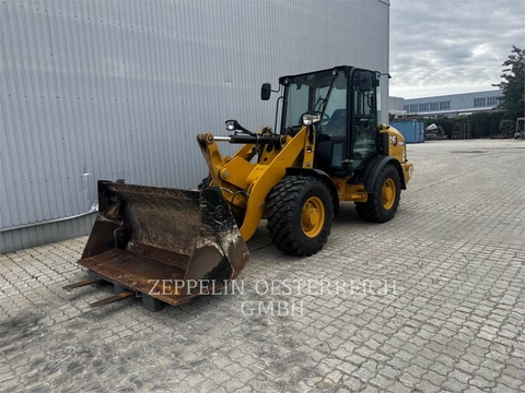 CAT 906M