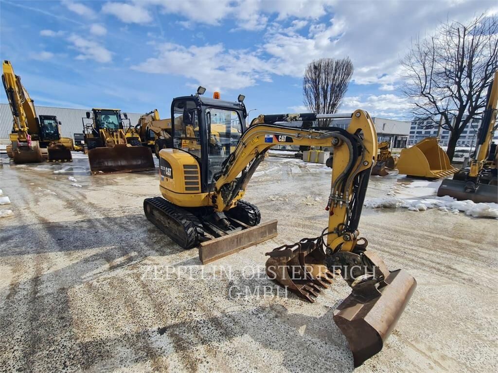 CAT 302.7DCR 3