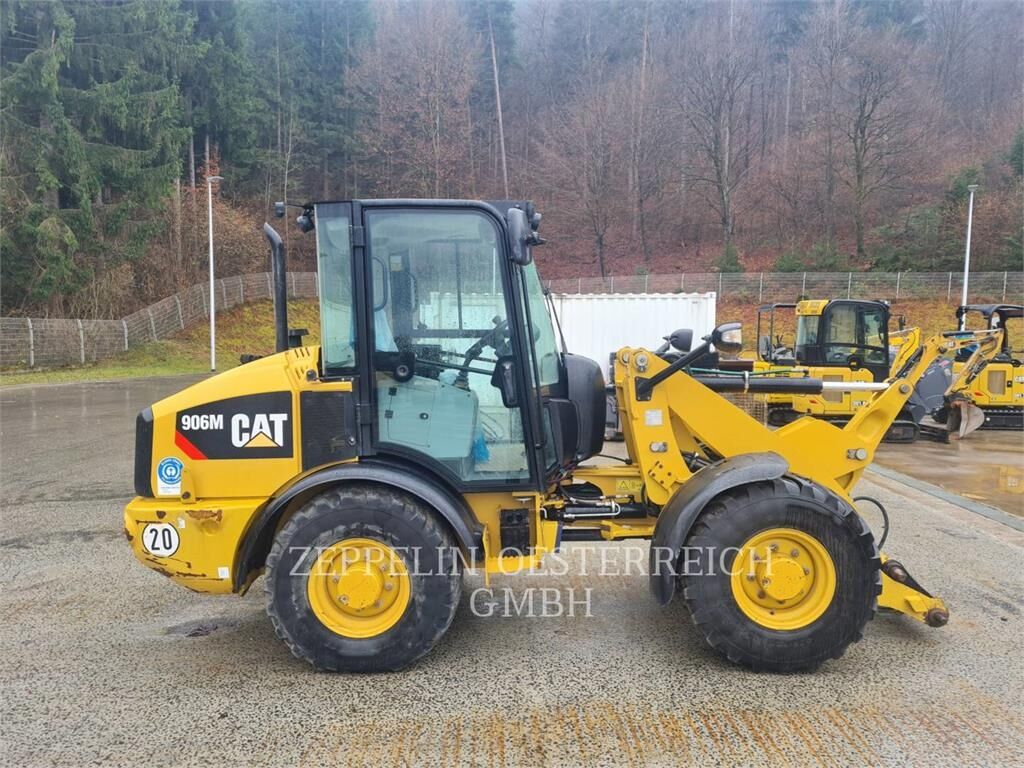 CAT 906M 3