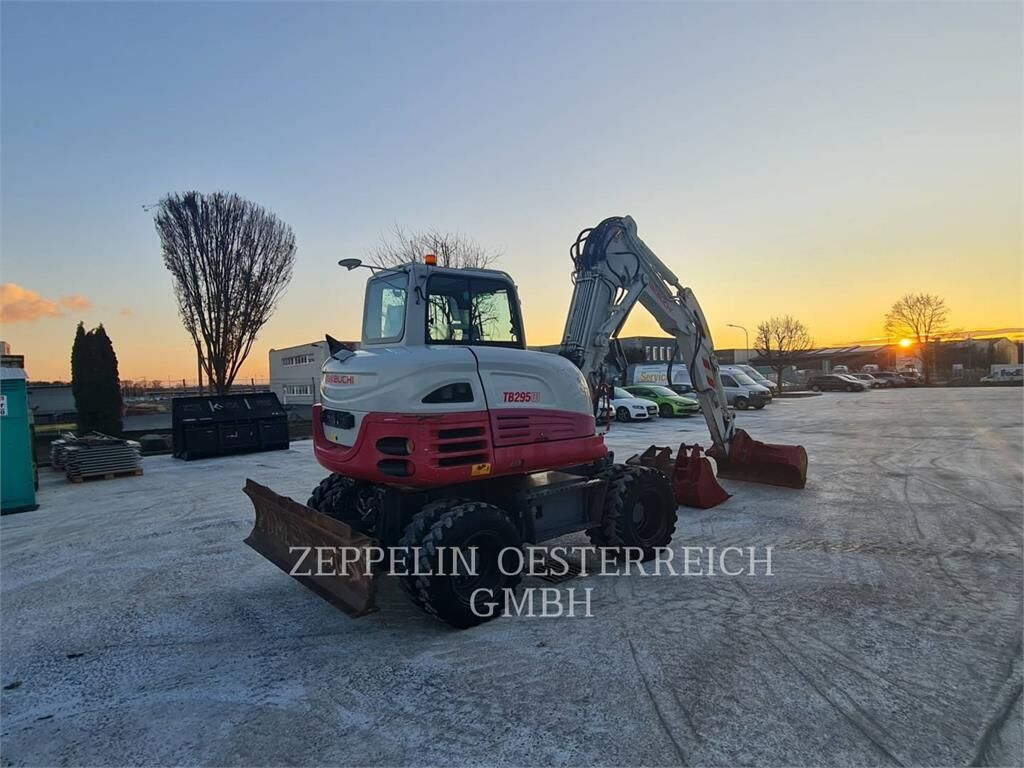 Takeuchi TB295W 3