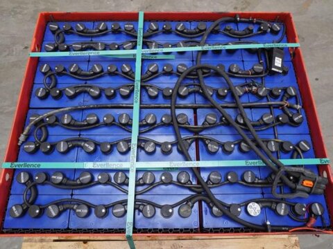 80 Volt 5 PzQ 690 Ah 3