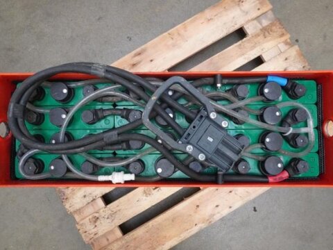 24 Volt 2 PzS 250 Ah 3