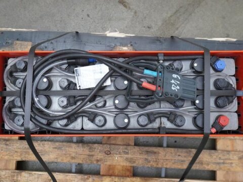 24 Volt 2 PzS 250 Ah 3