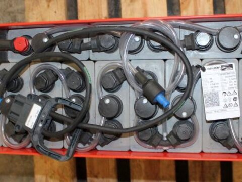 24 Volt 3 PzB 225 Ah 3