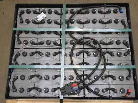 80 Volt 5 PzS 625 Ah 3