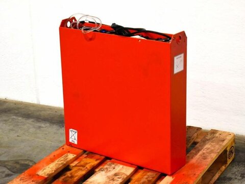 24 Volt 2 PzB 200 Ah 2