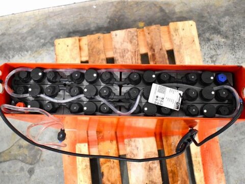 24 Volt 2 PzB 200 Ah 3