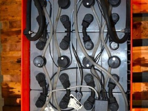 24 Volt 4 PzS 460 Ah 3