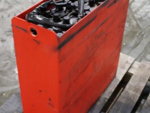 24 Volt 2 PzV 200 Ah 2