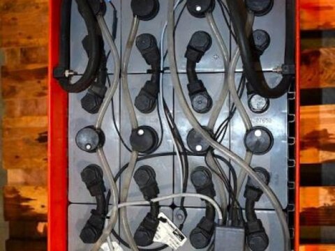 24 Volt 4 PzS 460 Ah 3