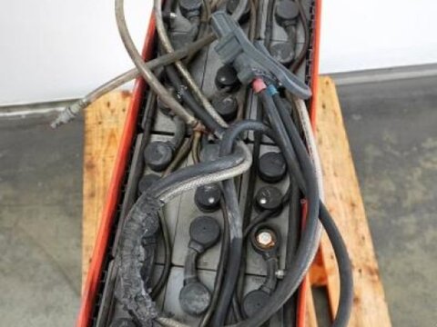 24 Volt 4 PzS 620 Ah 3