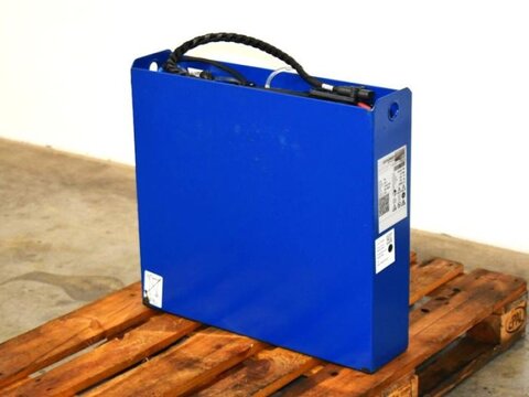 Sonstige 24 Volt 2 PzB 150 Ah