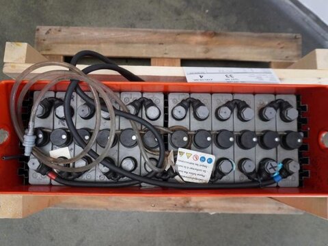 24 Volt 2 PzS 230 Ah 3