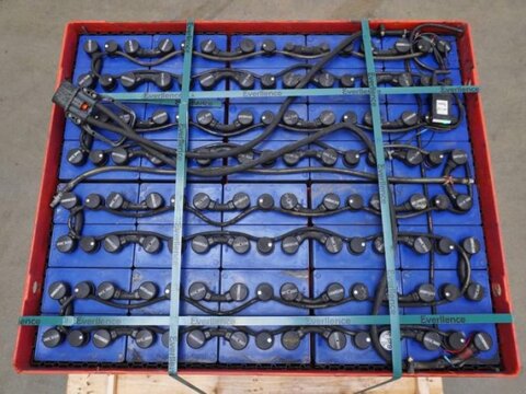 80 Volt 5 PzQ 690 Ah 3