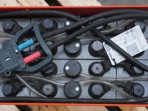 24 Volt 2 PzS 250 Ah 3