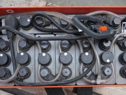 24 Volt 3 PzB 225 Ah 3