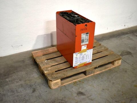 Sonstige 24 Volt 3 PzS 375 Ah