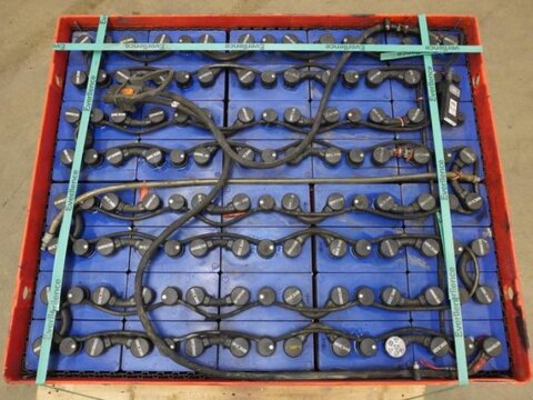 80 Volt 5 PzQ 690 Ah 3