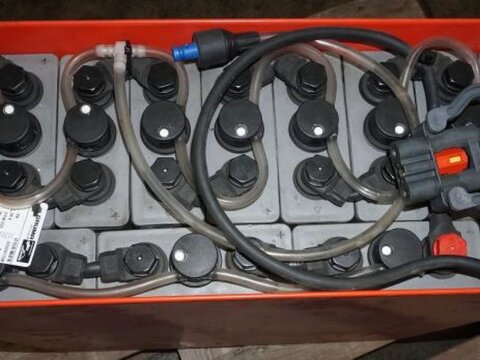 24 Volt 3 PzB 225 Ah 3