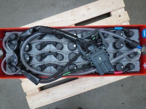 24 Volt 2 PzS 250 Ah 3