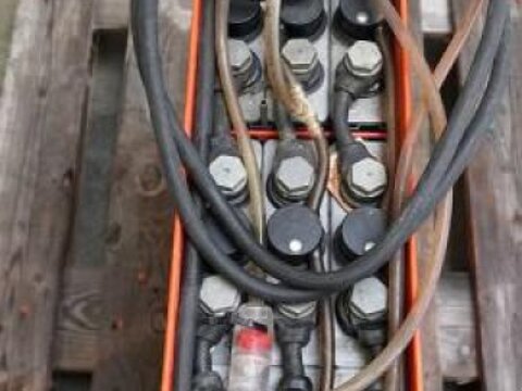 Sonstige 24 Volt 2 PzB 200 Ah