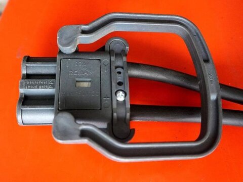 24 Volt 2 PzB 200 Ah 2