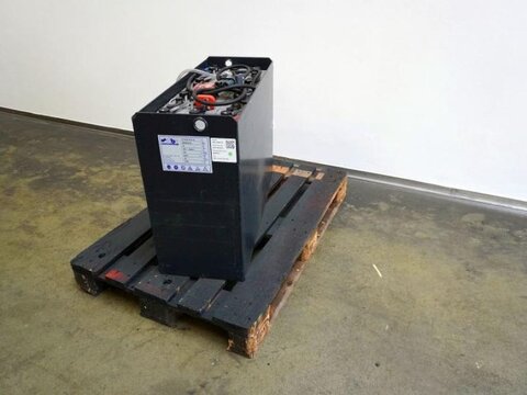 24 Volt 5 PzS 575 Ah 1