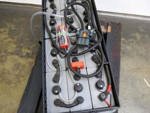 24 Volt 5 PzS 575 Ah 3