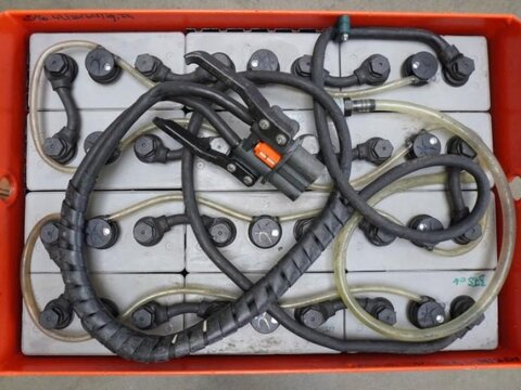 24 Volt 5 PzS 625 Ah 3