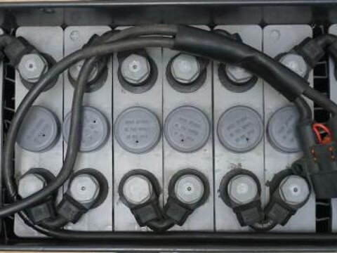 24 Volt 2 PzV 200 Ah 3