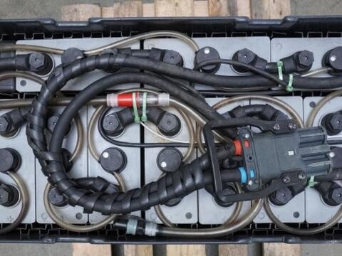 24 Volt 4 PzS 620 Ah 2