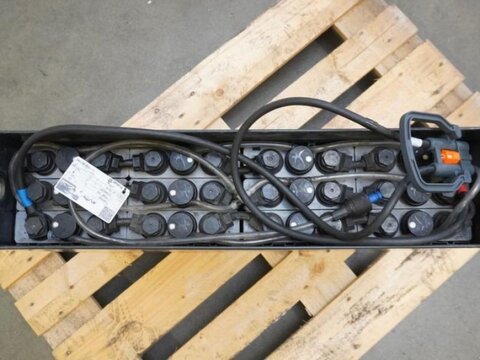 24 Volt 2 PzB 150 Ah 3