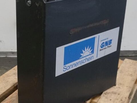 24 Volt 2 PzV 200 Ah 2