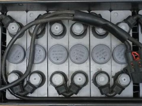 24 Volt 2 PzV 200 Ah 3