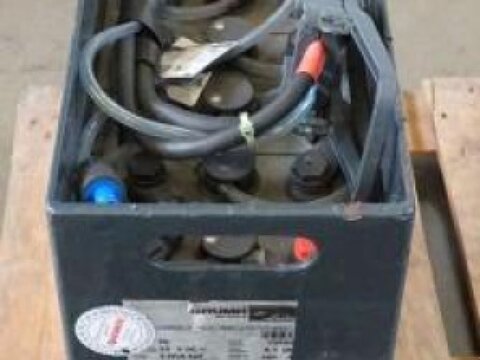 Sonstige 24 Volt 3 PzS 465 Ah