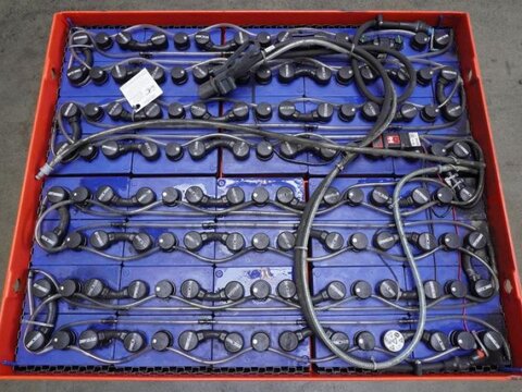 80 Volt 5 PzQ 860 Ah 3