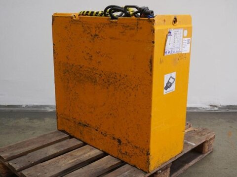 Sonstige 24 Volt 4 PzS 620 Ah