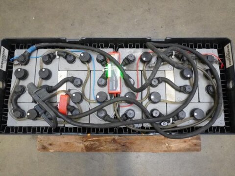 24 Volt 4 PzS 620 Ah 3