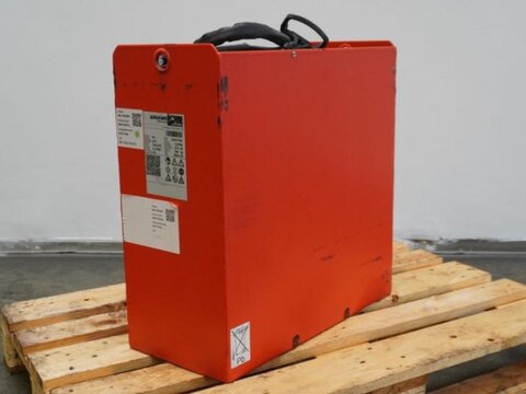 Sonstige 24 Volt 3 PzS 375 Ah