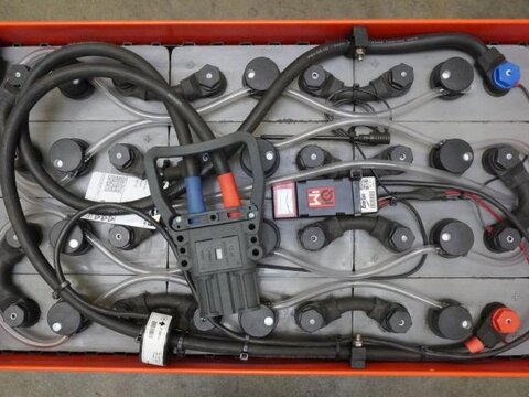 24 Volt 4 PzS 500 Ah 3