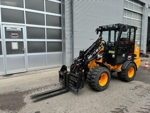 JCB 403 Plus