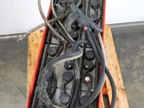 24 Volt 4 PzS 620 Ah 3