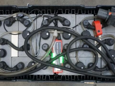 24 Volt 4 PzS 620 Ah 3